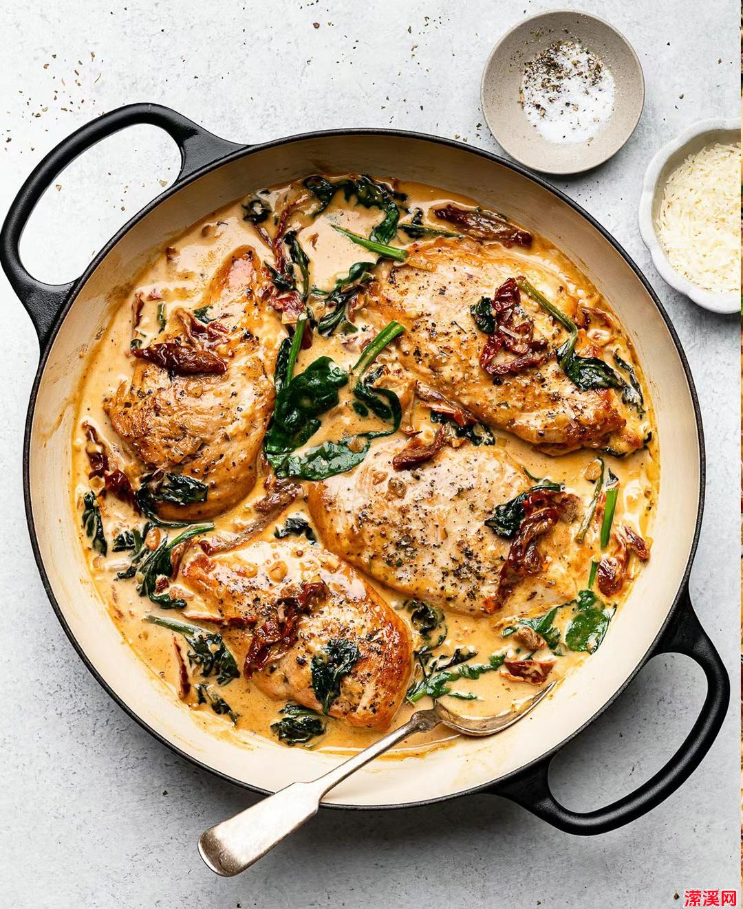 一盘奶油托斯卡纳鸡解决周末晚餐
