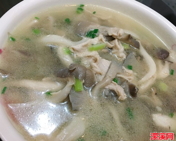 平菇肉片汤的做法和配料，平菇肉片汤家常制作方法