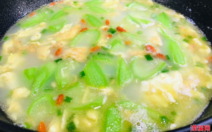 丝瓜鸡蛋汤怎么做才好吃，香浓丝瓜鸡蛋汤的家常做法