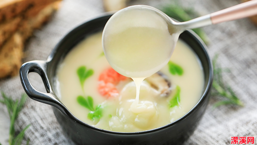 西式奶油蘑菇汤的做法，教你做又香又滑的奶油蘑菇汤