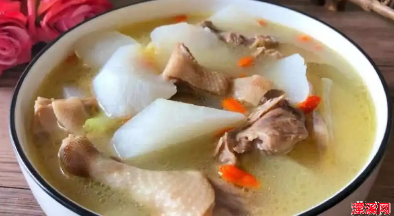 鸭子炖白萝卜怎么做好吃，白萝卜老鸭汤的家常做法