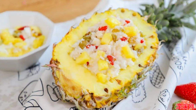 菠萝糯米饭最正宗的做法大全，酸甜开胃的菠萝饭家常做法