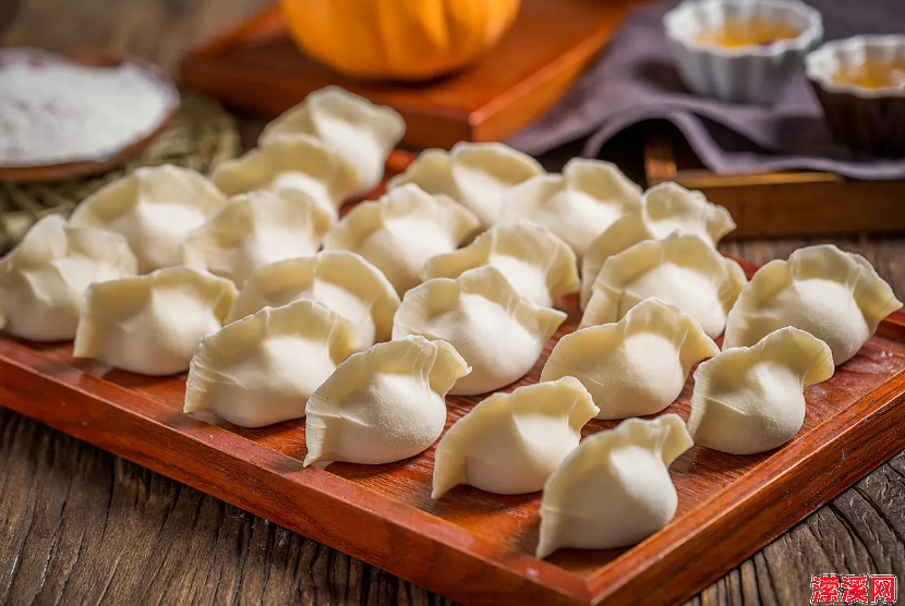 冷冻饺子怎么煎好吃，6分钟出一锅又鲜又香的煎饺