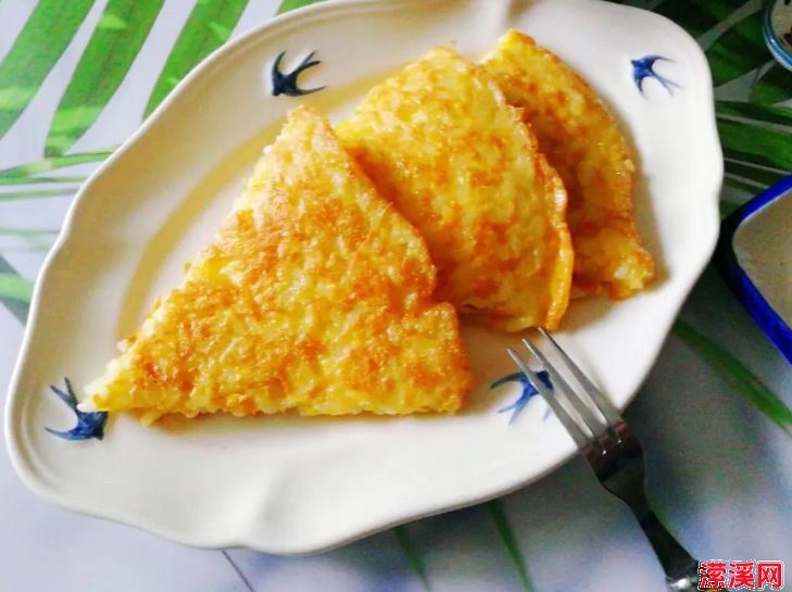 蒸熟的大米怎么做饼，加2只鸡蛋教你做米饭鸡蛋饼