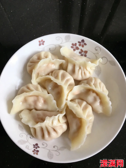 猪肉胡萝卜馅饺子的做法，最好吃最详细的胡萝卜鲜肉馅饺子