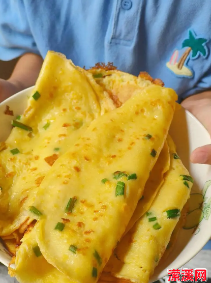 鸡蛋饼的制作方法与步骤，史上最好吃的早餐鸡蛋饼做法