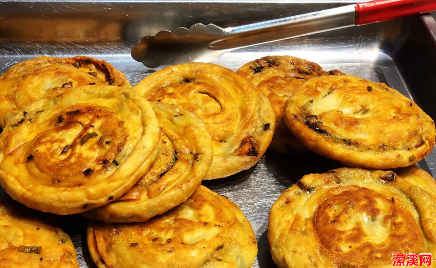 老上海葱油饼的做法大全，3分钟速成酥香松软的葱油饼