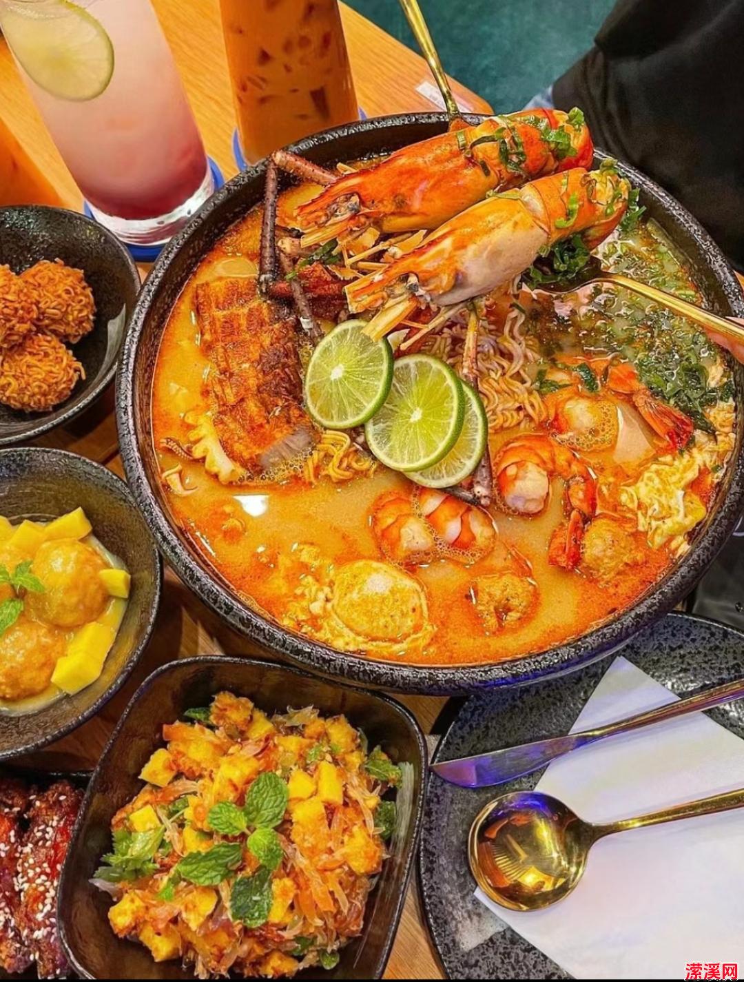 醇香浓郁的泰式冬阴功汤：热辣而鲜美！