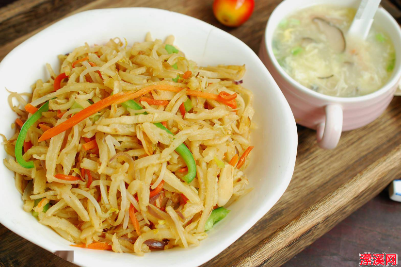 素炒饼丝的家常做法，跟着大厨学做素炒饼丝