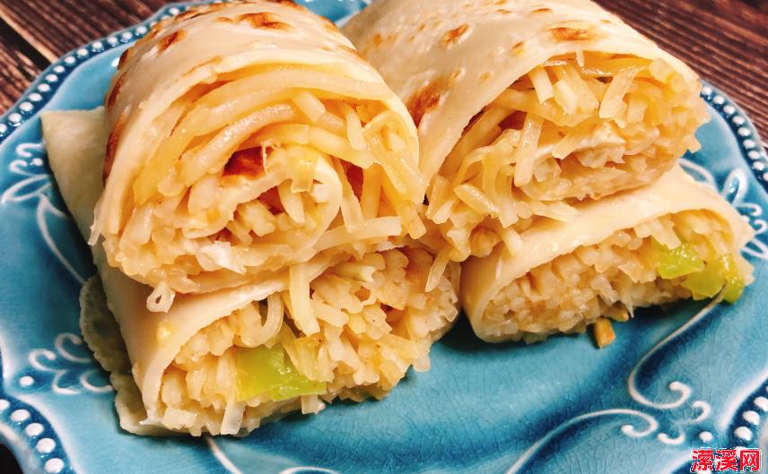 土豆丝卷饼的做法，外酥里嫩吃不够的土豆丝卷饼