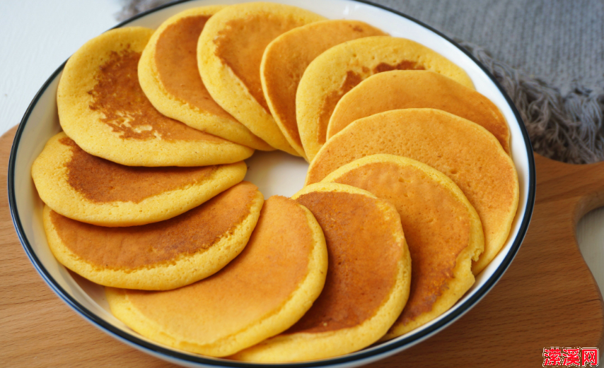 小饼怎么做又软又好吃，教你做柔软的粗粮小饼