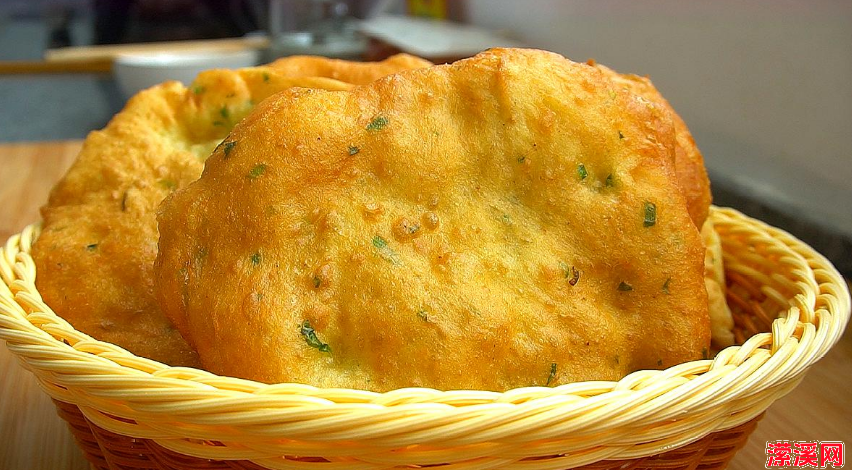 油炸饼怎么做香又酥，教你不一样的油饼做法