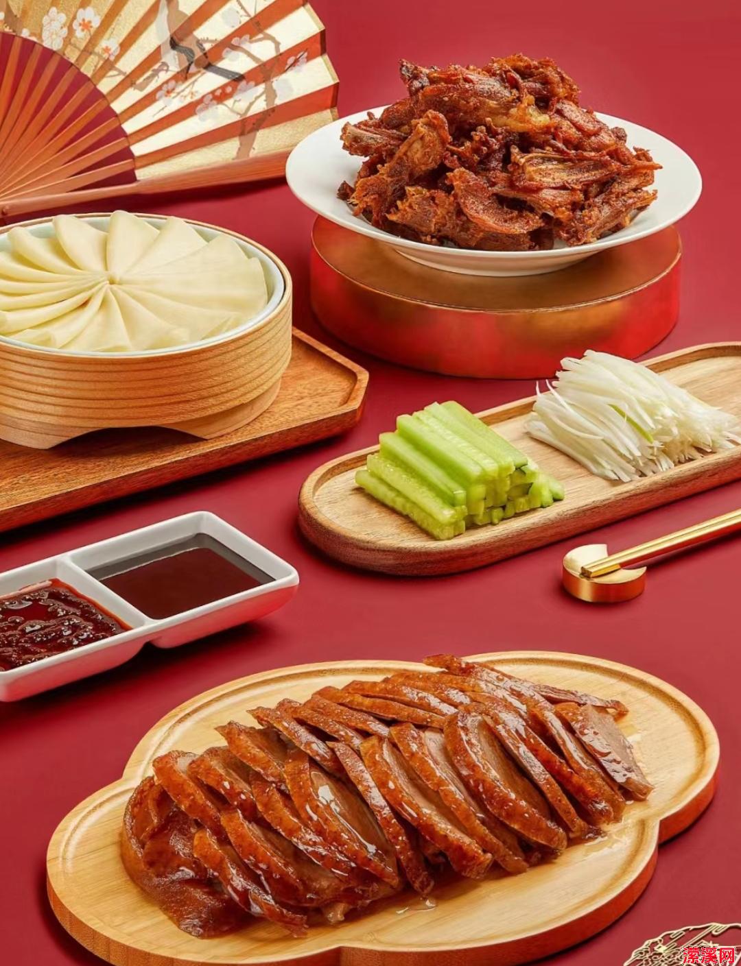 北京烤鸭：皮酥肉嫩的中华美食传奇