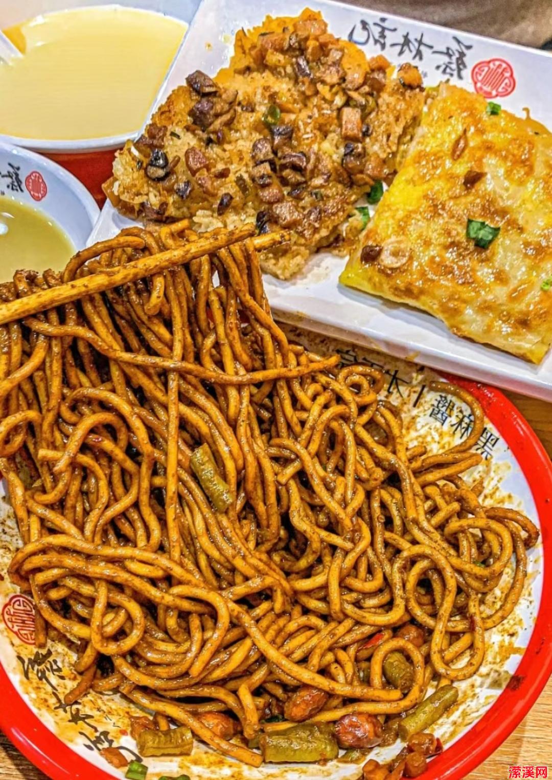 武汉风味：热干面，早餐的经典之选