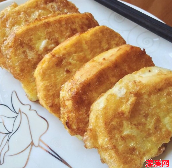 馒头片裹鸡蛋的做法和步骤，炸馒头片裹蛋液酥脆不油腻