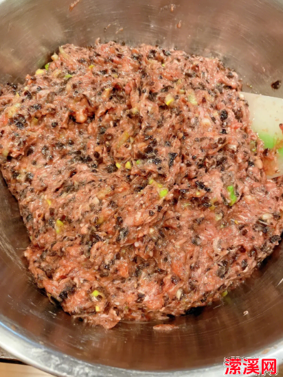 牛肉馄饨馅怎么调才好吃，自制牛肉馄饨皮薄馅大