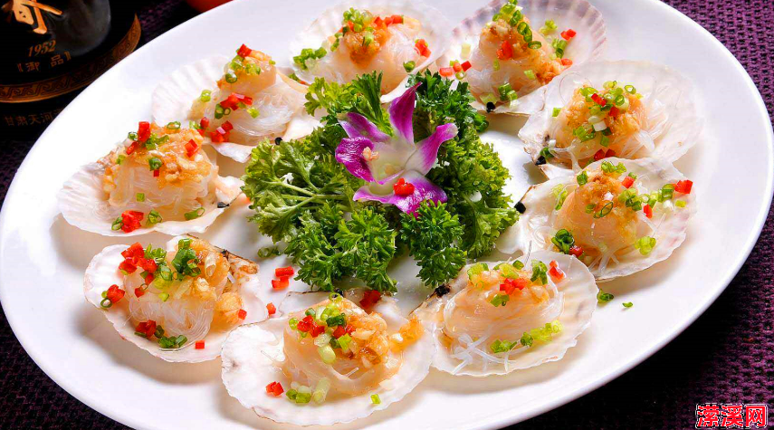 蒜茸粉丝蒸扇贝别直接上锅蒸，多做这1步，扇贝肉鲜嫩不回缩