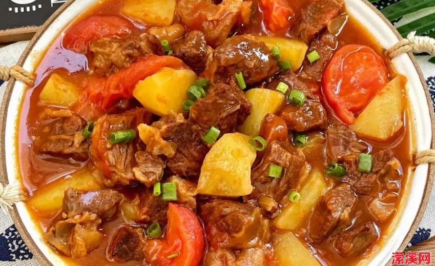 西红柿炖牛腩一个西红柿，一整桌美味！