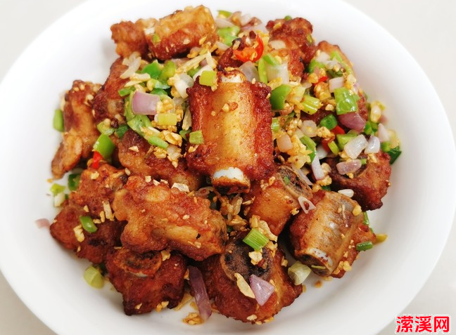 手把手教你蒜香排骨做法，学会这配方，简单几步就搞定