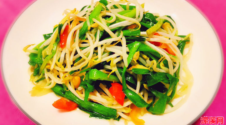 蚝油韭菜炒豆芽怎么做好吃？跟着做豆芽脆嫩爽口、韭菜不发黑