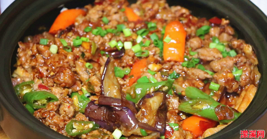 酱爆肉末茄子煲，家常美味的温馨烹饪