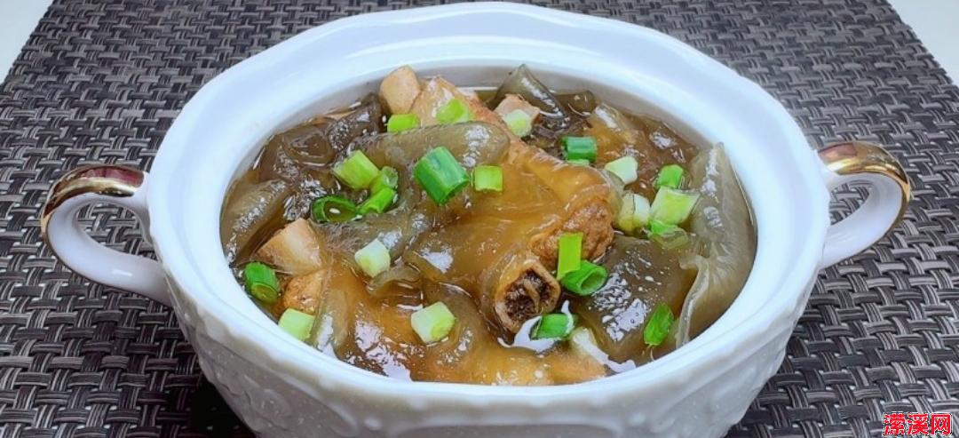 "粉皮烧排骨：家常美味，营养健康"