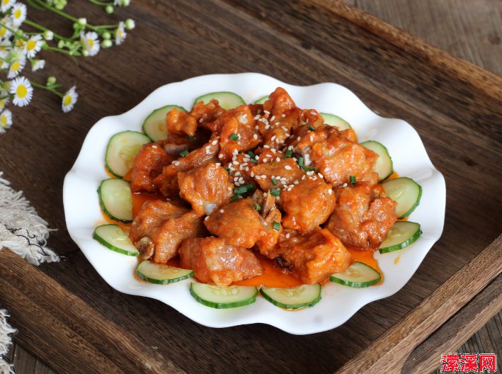 奶白鲫鱼豆腐汤、奥尔良红烧排骨、鲜虾玉米饼