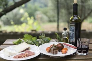 吃猪肉时，白酒是最佳搭配？这背后的饮食门道你知道吗